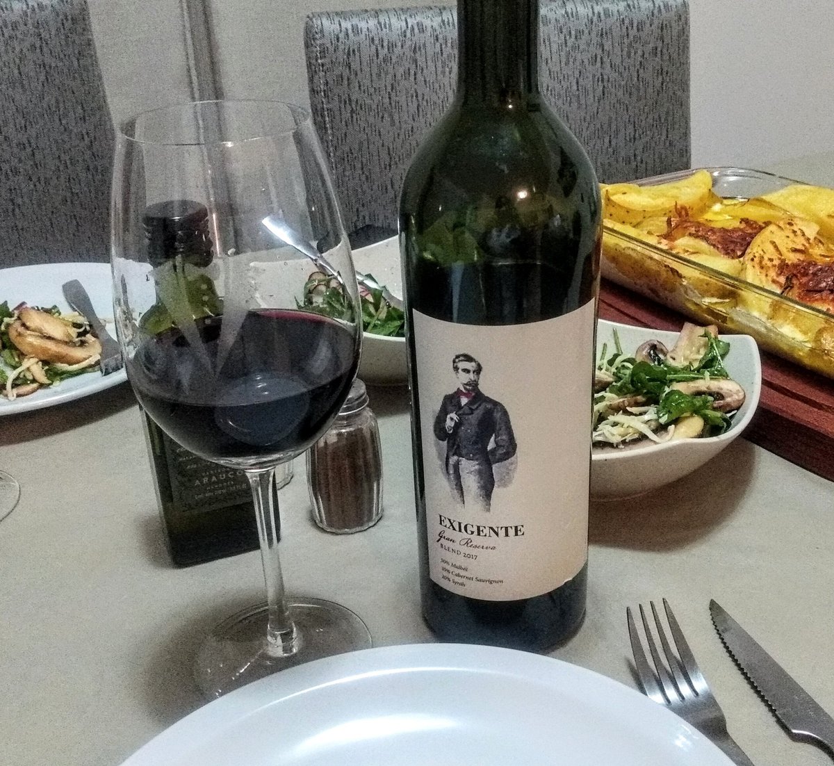 ExigenteW's tweet photo. #findeano junto al más #Exigente de todos:

Gran Reserva Blend 2017

Cerrando el capítulo 2021 de esta historia con un #brindis lleno de agradecimiento por las experiencias vividas y nuevos objetivos para la etapa siguiente.

¡SALUD! https://t.co/9NkeNoHM5a
