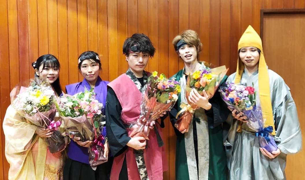 p_korobe's tweet photo. コロナ禍で厳しい時期が続いておりますが、今年は冬休み直前まで公演をすることが出来ました！！冬の���育館はめちゃ寒だけど、すごーく嬉しい！！全国の児童のみんな、先生方保護者の皆様！本当にありがとうございました！！年明けもまだご依頼頂いているので、頑張ります(｀･ω･´) https://t.co/gYtvI98FIT