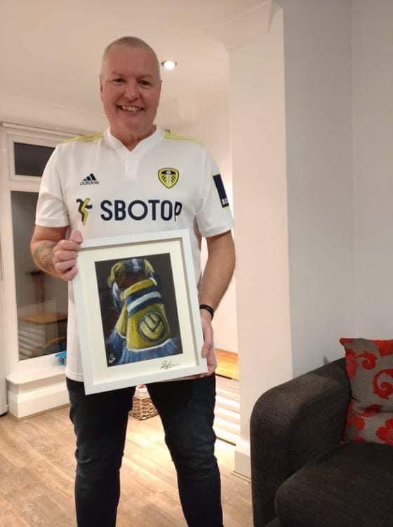 GhostScarfs's tweet photo. #lufc fanatic Ian Connor from Baildon with his classic away days scarf portrait with the adorable #smileybadge detailing that clsssic 70s admiral away kit @FollowMeAndLUFC please give us a retweet https://t.co/sqDEcRYOGc