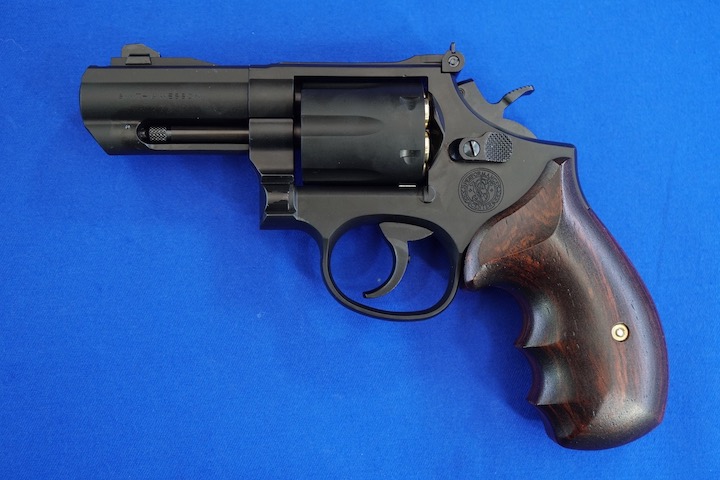 baradagi3's tweet photo. https://t.co/nbxRRh1dOT
タナカ S&W M19 ”K-COMP”のグリップ交換。幾つか試しましたが、Vz製タクティカルグリップを付けたときの新鮮なシルエットに惹かれました。本体と時代が合わないところはスルーですw
#タナカワークス #KCOMP #VZグリップ https://t.co/WQyR6KIG8y