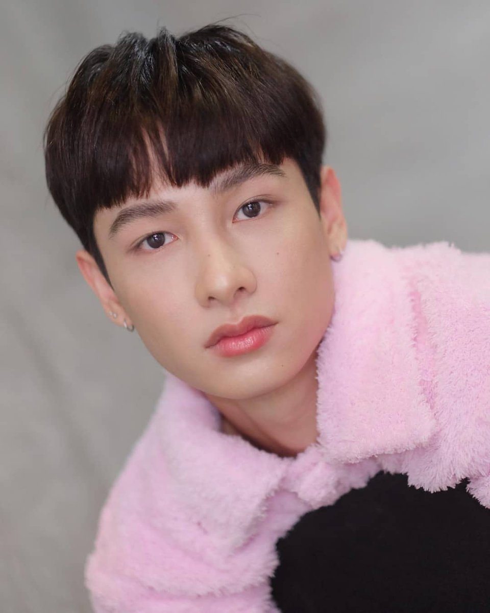 offgunmex's tweet photo. Esos de rosa 🥰💚
#offgunmx #offgun #ออฟก้น #offjumpol #gun_atthaphan #NotMeSeries #NotMeTheSeries #offgunisreal #offguncouple #BL #cuteboy #Raikantopeni https://t.co/PlRYstb9ac