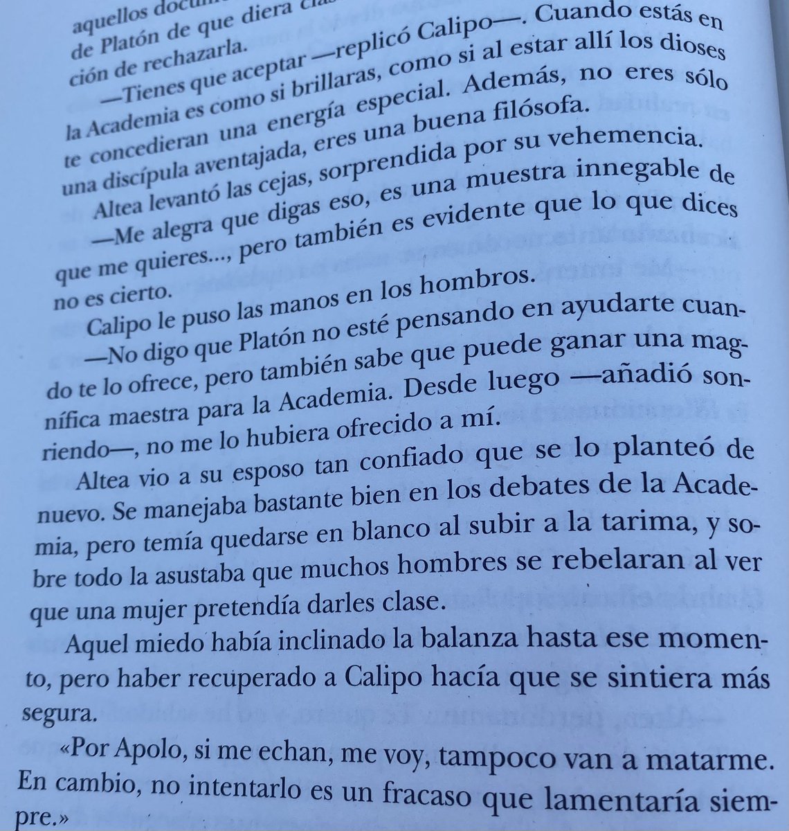 corbalanlau's tweet photo. Leyendo… El Asesinato de Platón, de Marcos Chicot ❤️ https://t.co/LLfL7nMUiR