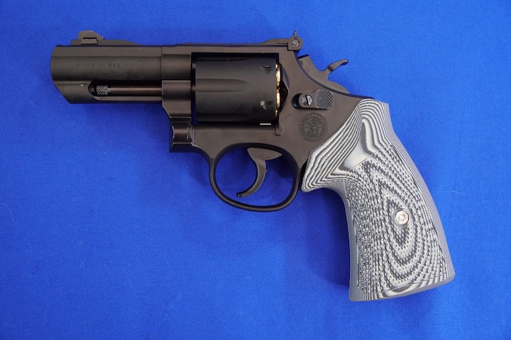 baradagi3's tweet photo. https://t.co/nbxRRh1dOT
タナカ S&W M19 ”K-COMP”のグリップ交換。幾つか試しましたが、Vz製タクティカルグリップを付けたときの新鮮なシルエットに惹かれました。本体と時代が合わないところはスルーですw
#タナカワークス #KCOMP #VZグリップ https://t.co/WQyR6KIG8y