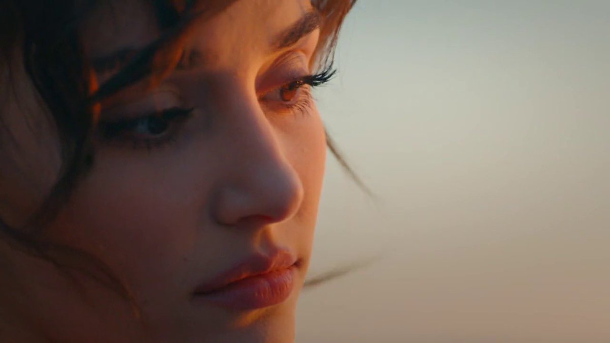 bevllisario's tweet photo. “L’amore non è quello descritto nelle favole. L’amore fa male, l’amore ferisce… ma poi arriva quel momento in cui ci credi ancora […] Per favore non perdere la speranza, e se questo ti sembra un errore,allora ti prego sbagliamo insieme…” 

QUESTA. SCENA. Sanem🥺#LoveIsInTheAir https://t.co/ultW9TCoQo