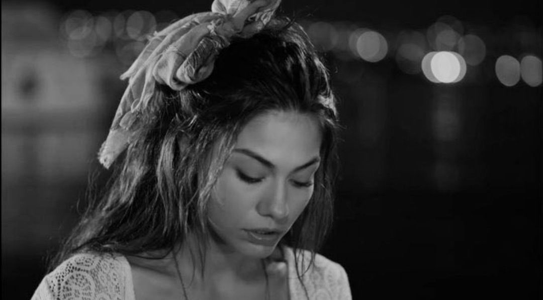 bevllisario's tweet photo. “L’amore non è quello descritto nelle favole. L’amore fa male, l’amore ferisce… ma poi arriva quel momento in cui ci credi ancora […] Per favore non perdere la speranza, e se questo ti sembra un errore,allora ti prego sbagliamo insieme…” 

QUESTA. SCENA. Sanem🥺#LoveIsInTheAir https://t.co/ultW9TCoQo