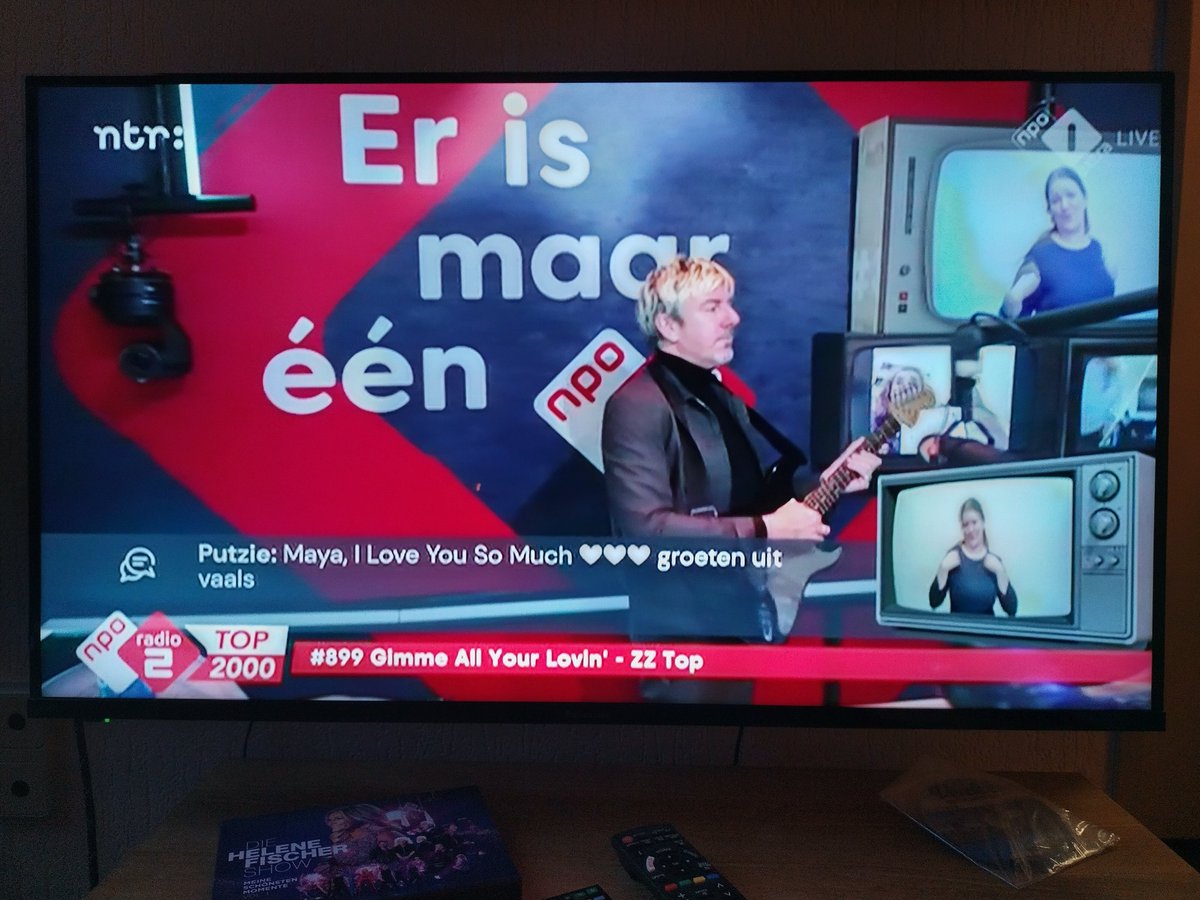 MeershoekR's tweet photo. #Top2000 op @NPORadio2 met #SignDance van @MirjamSTolkNGT en #JessicaDeWaard , 🆒 hoe deze laatste de southern rock van @ZZTop vertaalde. Leuke toevoeging aan de  🔝 2k. https://t.co/srY5z4aNP6