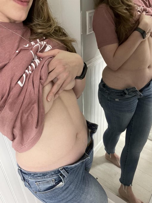 Friendly next door MILF, who is also a bit slutty https://t.co/ISbM8tnGgJ