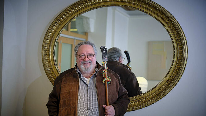 ⚫ Fallece Paco Rosado. 

El autor de agrupaciones míticas de la fiesta se encontraba ingresado con covid en el Puerta del Mar cuando ha sufrido una parada cardiorespiratoria que no ha podido superar.