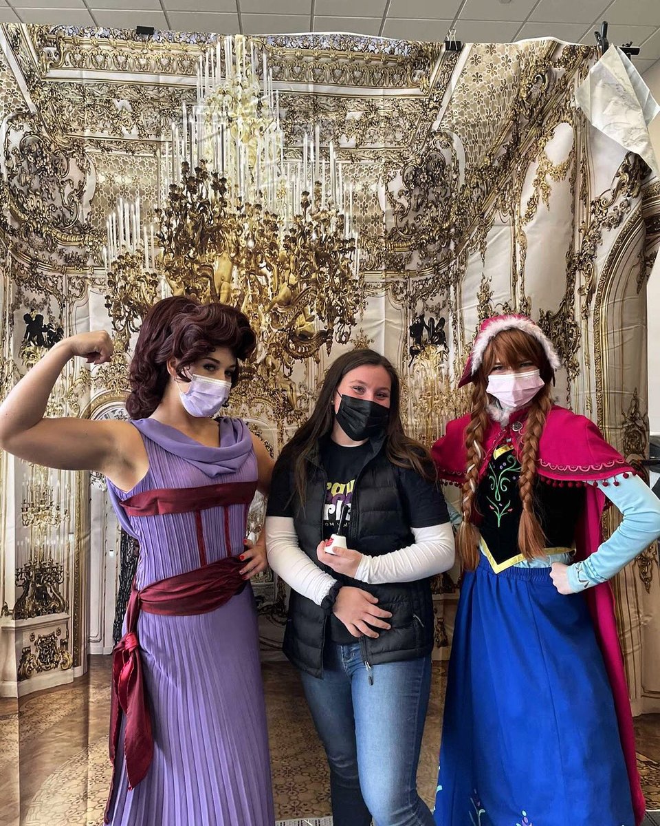 Always live your life brave, strong, and fearless - just like the kids. 💪🏻💫
•
•
•
#momentofmagic #amomwmu #bsf #wmu #bravestrongfearless #amom