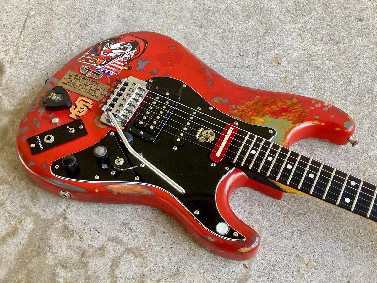 ブラットギルス（brad gillis）カスタムギター シャア専用 <ブラッド・ギルス モデルを作る#40> : 録音屋のひとりごと