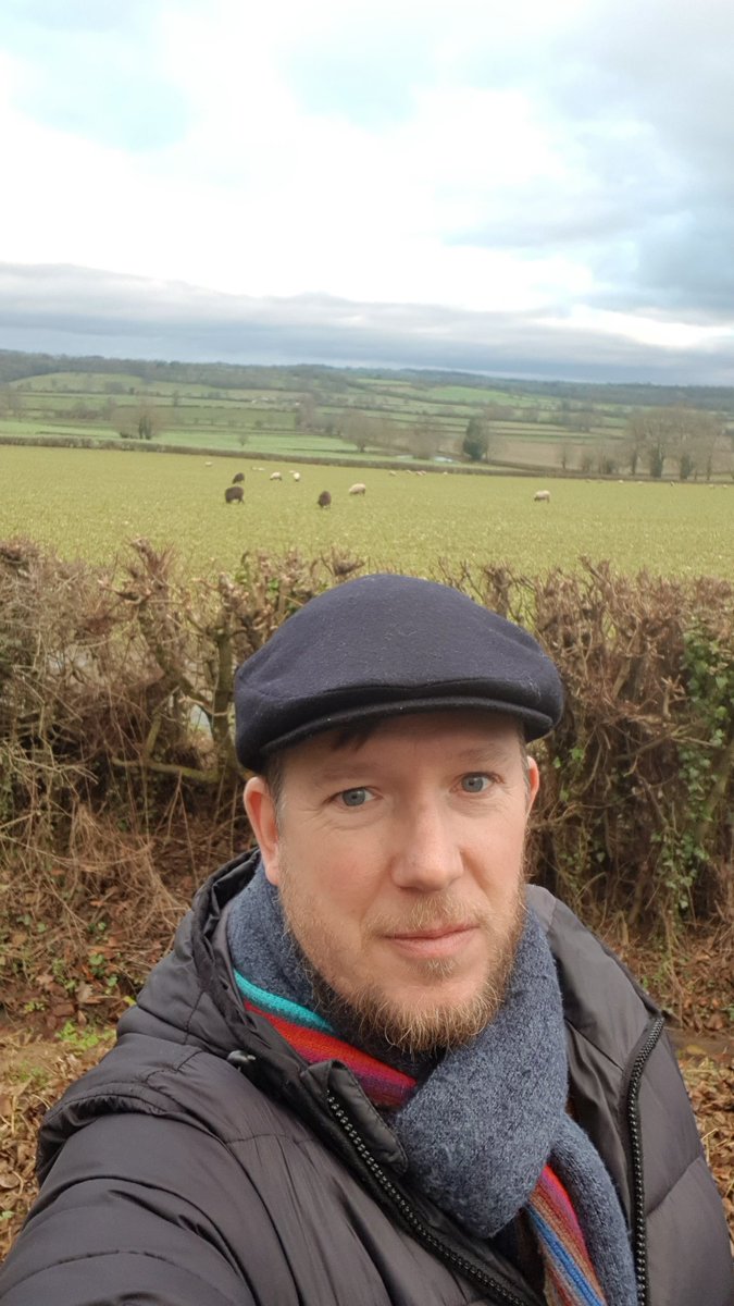 GavinWi79234383's tweet photo. Walking off the #Christmas food 🎅👣 #holiday #BankHolidayFeels #countrylife #Oxfordshire #notmyhat #December #walk https://t.co/NlWydsabFD