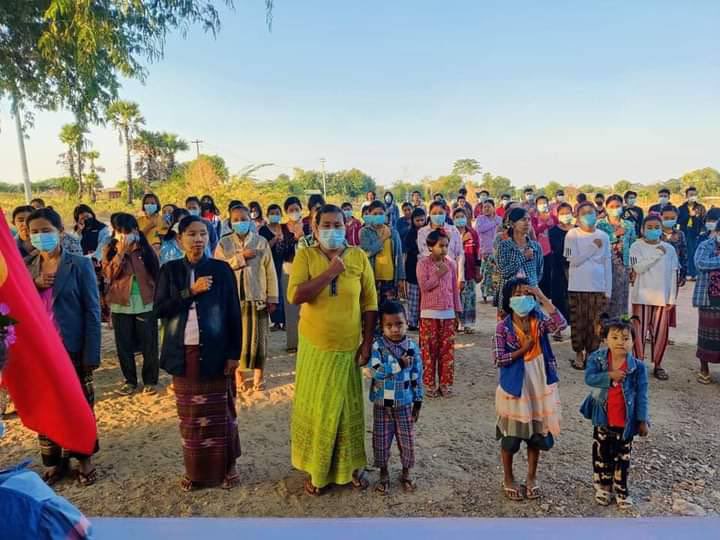 Residents of Latpadaungtaung's Phaungkar village continued their anti-military dictatorship march. #CrimesAgainstHumanity #Dec28Coup    #WhatsHappeningInMyanmar