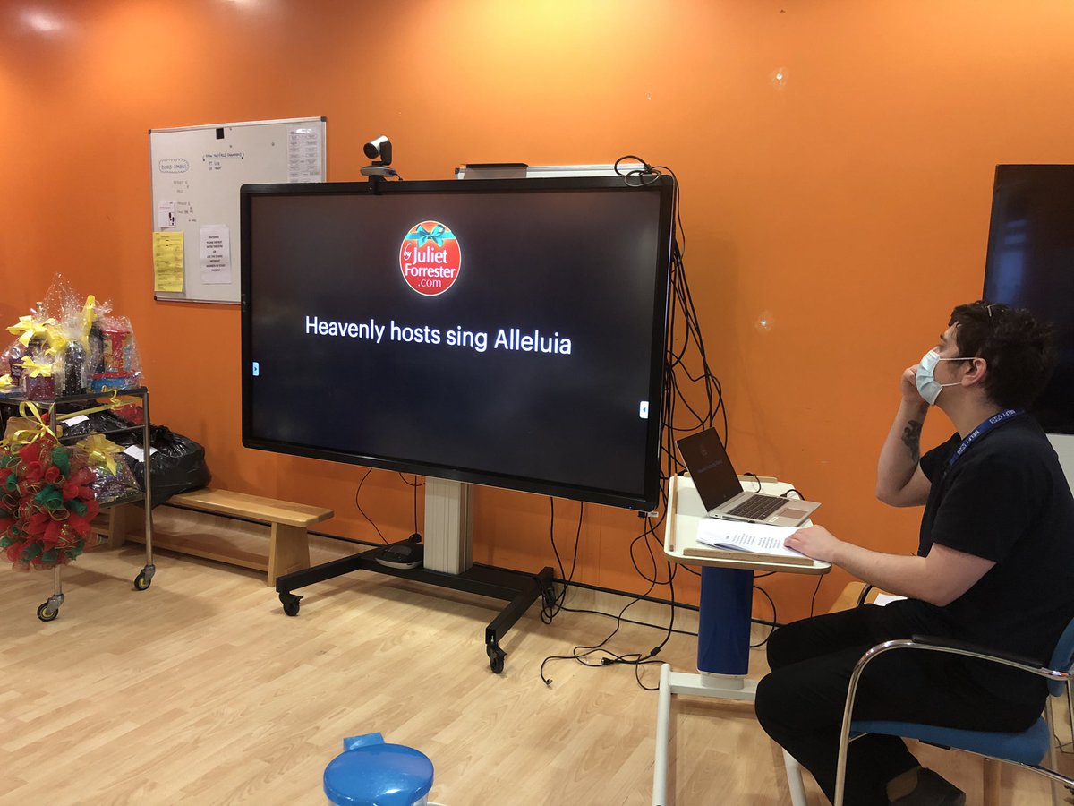 This is a late post, but still never too late. On December 24th we held a group activity organised by our Activity Co-ordinator for the patient where they enjoyed listening to Christmas songs and some Christmas activities.
#UpInTheTower #TweetsFromTheTower #TheTowerWardWay