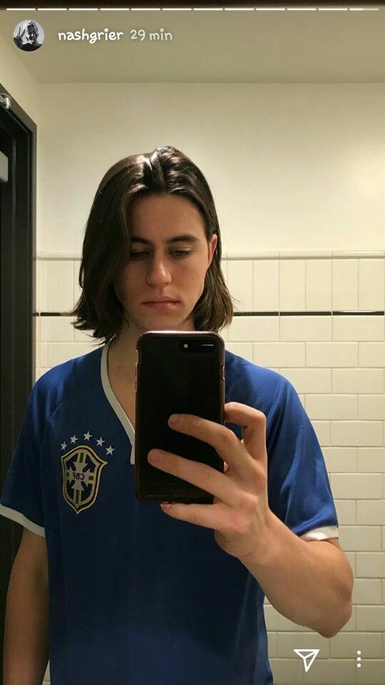 Ele também é FORA BOLSONARO desde 2018 
Happy birthday Nash Grier 