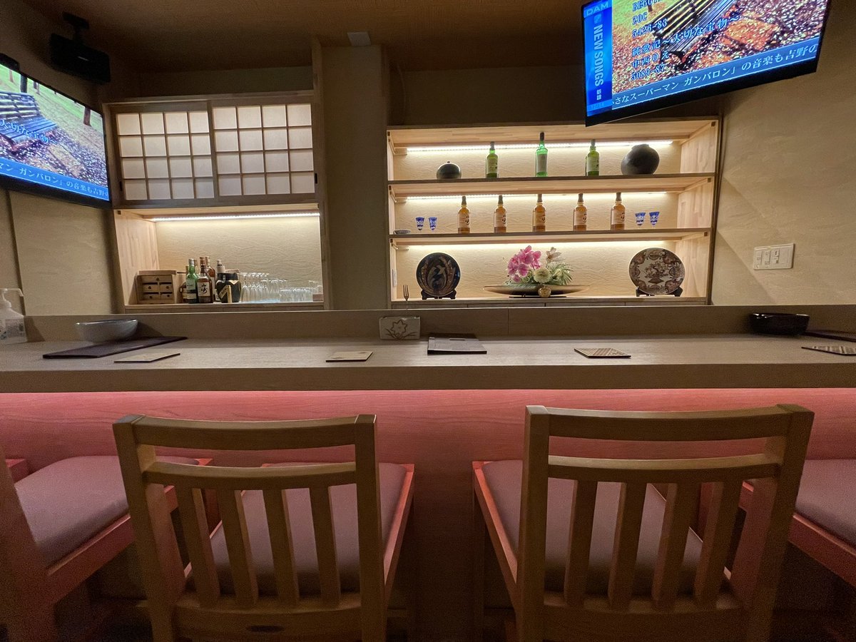 ryouta0813's tweet photo. 西中洲  覺（カク）🍾

2021年10月18日〜Openしてますので一杯飲みに来てください😎😎

#福岡 #西中洲 #中洲 #会員制 https://t.co/iqlcfuykjU