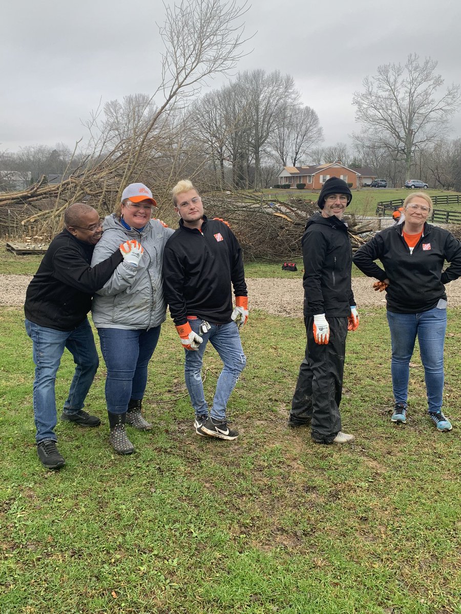 BackSammie's tweet photo. Team Depot helping out with clean up @THD2301 @JaelynnDerrico2 @jnny_hd @DaveRidenour4 @4Bengals @KevinZ_THD @EldredPeterson @Kimmeye1 https://t.co/Em3niAjXZE