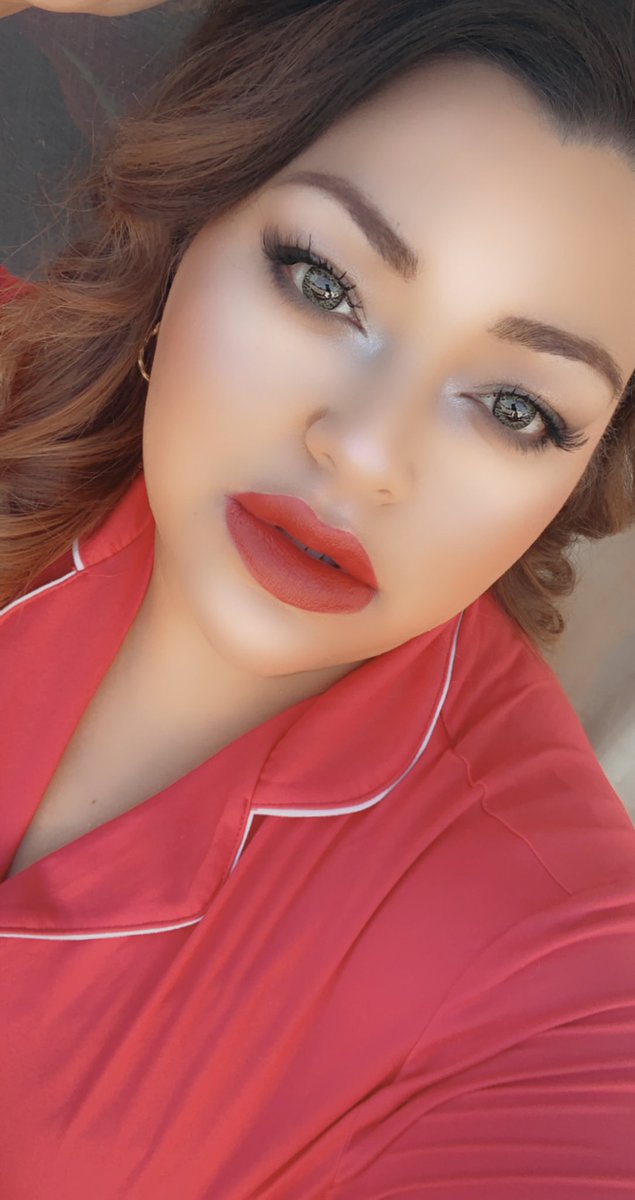 lisseth1508's tweet photo. There is a past version of you that is SO PROUD of how far you have come ❤️❤️ #beautyybylis #lis #makeup #makeuplooks #makeupartist #plussizefashion #plussizewomen #plussizeispretty #model #proudofme #holidaymakeup #maquillajedefiesta #maquillaje #ardell #sallybeauty #dior https://t.co/lW71OExPg1