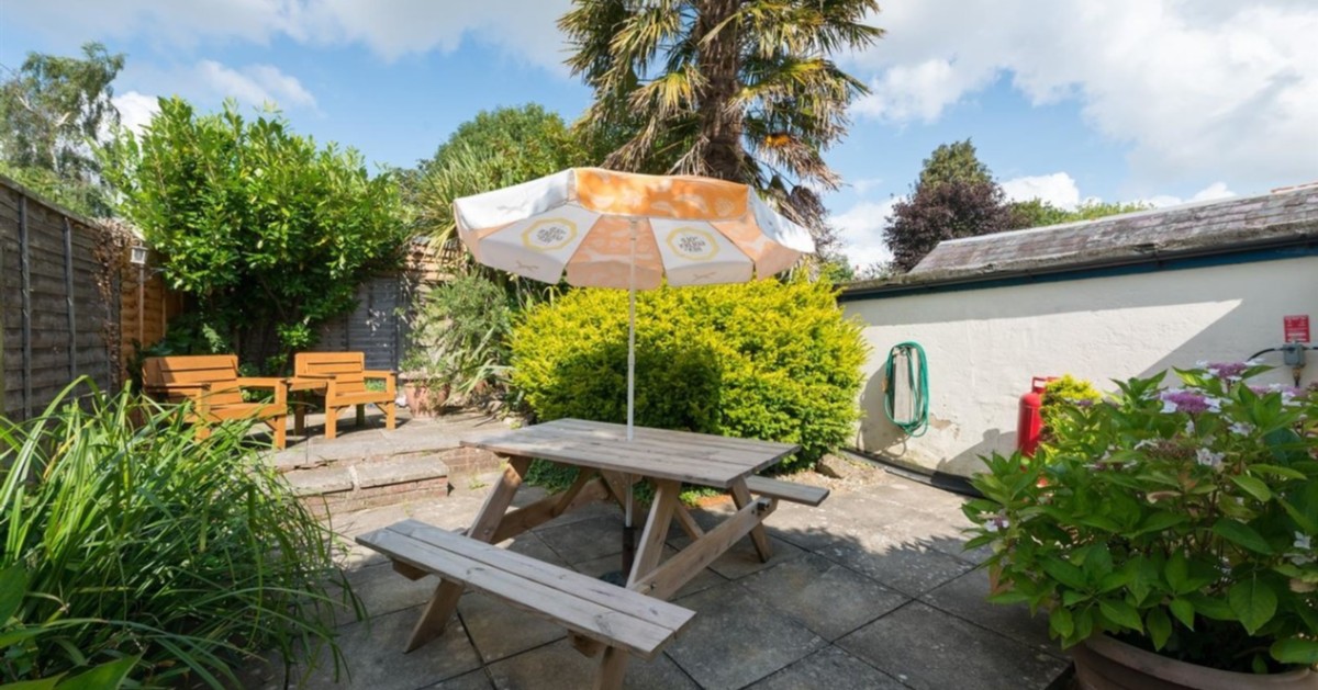 MilesandBarr's tweet photo. Make your dreams of being a pub landlord come true ✨
This unique commercial lettings opportunity could see you running a quaint pub in #Ashford.
Find out more: https://t.co/UJJeCTysVn
#milesandbarr #Kent #commercialproperty #pubowner #businessopportunity #kentestateagents https://t.co/orj07dyHTF
