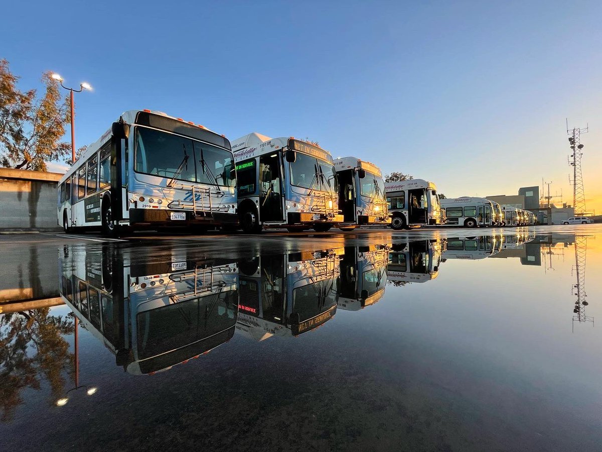 MontebelloBus's tweet photo. Let’s enjoy these blue skies before the rain returns. 🚌☀️ #rideMBL #winterinLA https://t.co/A4KNm00szu