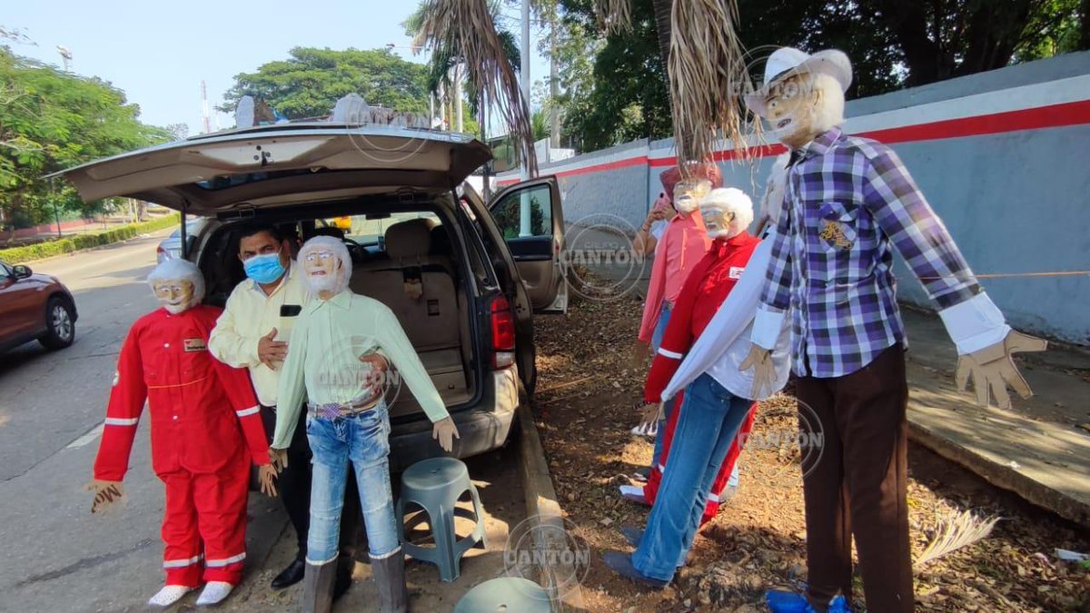 📸Comienza la venta de muñecos de año viejo en el Velódromo de la Ciudad Deportiva en #Villahermosa. A decir del comerciante Miguel Ángel, pese a las adversidades del #CVID19, no quisieron pasar por alto esta tradicional venta de los monigotes que cada vez son más estilizados.