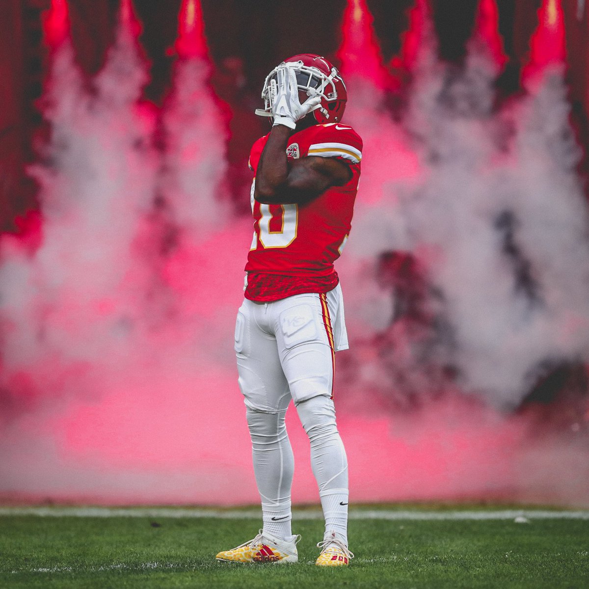 Chiefs's tweet photo. These runout shots tho 🔥 https://t.co/wUos7xYV6v
