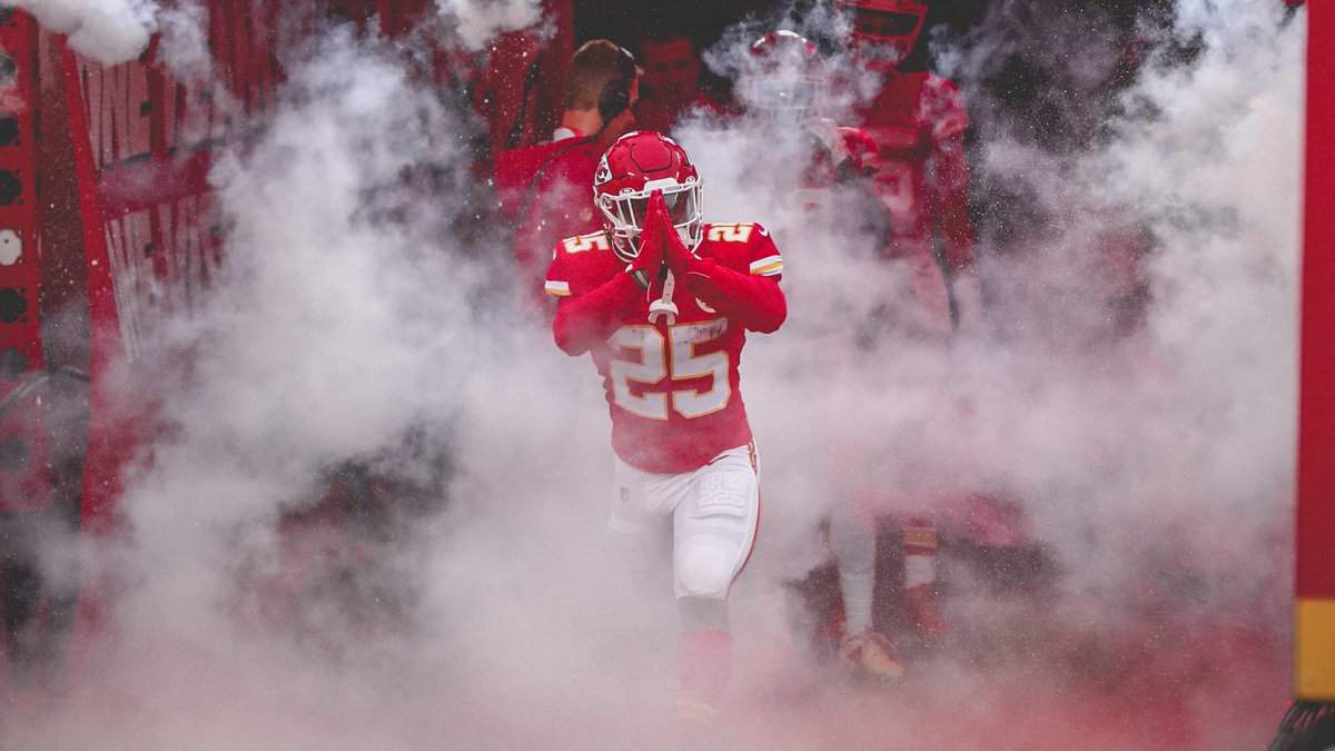 Chiefs's tweet photo. These runout shots tho 🔥 https://t.co/wUos7xYV6v