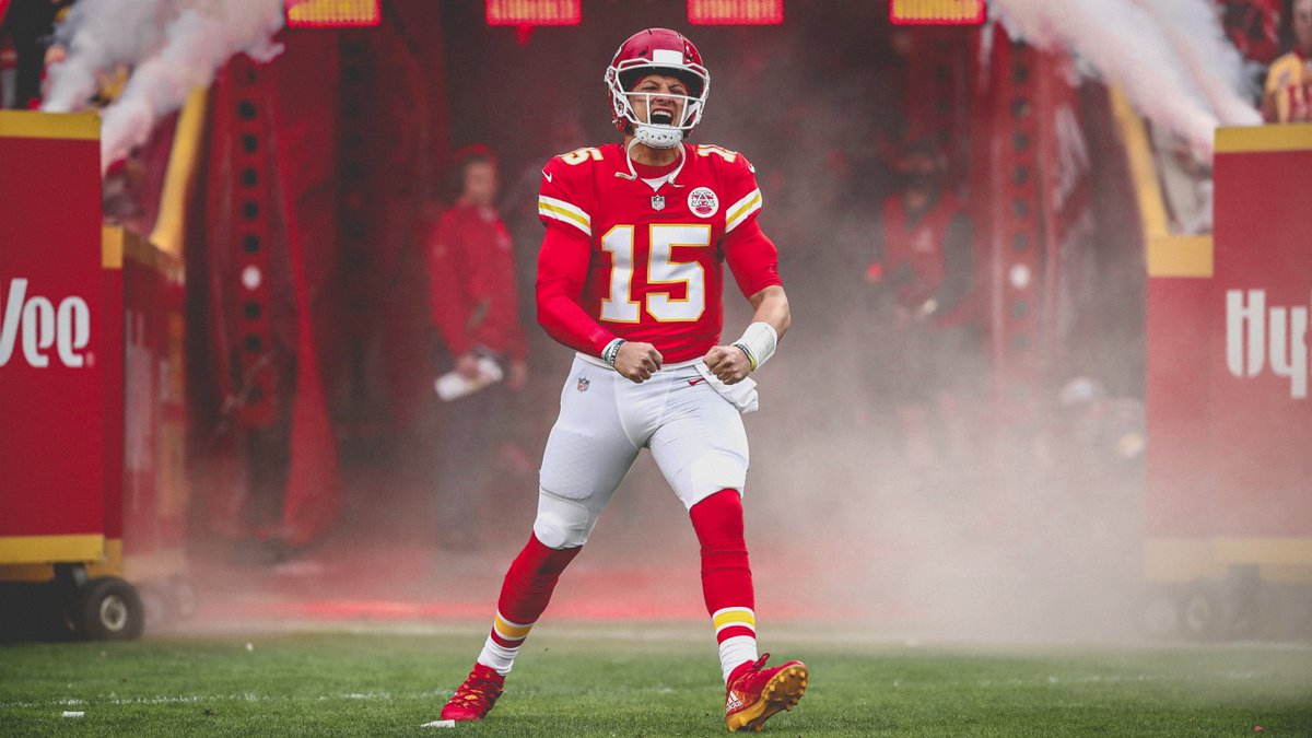 Chiefs's tweet photo. These runout shots tho 🔥 https://t.co/wUos7xYV6v