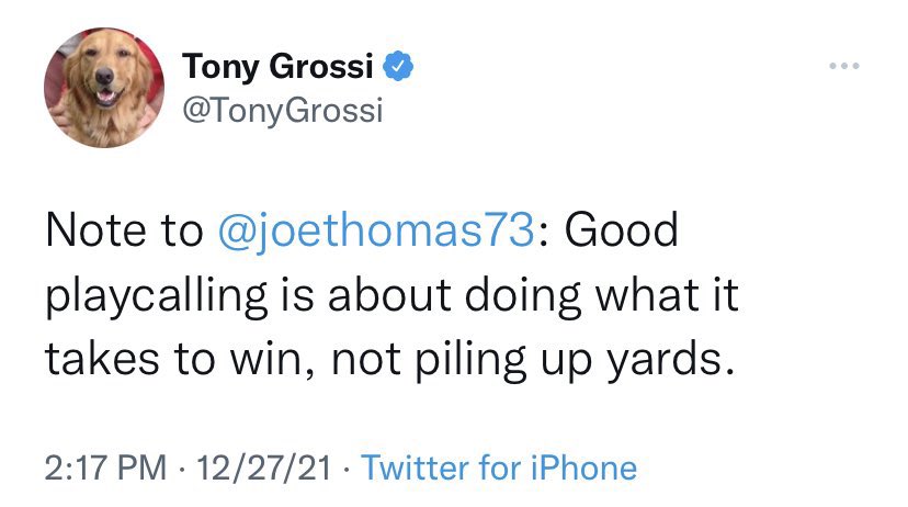 Machine64Red2's tweet image. Hey @joethomas73…..  This guy wants to teach you a thing or two about football…. 

Golden retriever/Gold Jacket….. same thing right???!  #browns 

@browns