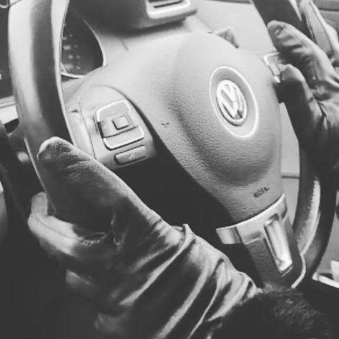 Mummy drives in black leather, fur cuffed gloves. #leathergloves #drivinggloves Full pic on onlyfans