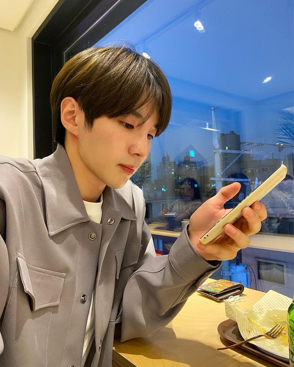 Junyong_Fanbase's tweet photo. ♡INSTAGRAM♡
25.12.21

🇬🇧 What did you do today?😊
Were you happy?❤

🇫🇷 Qu'avez-vous fait aujourd'hui?😊
Étiez-vous heureux?❤

Cr. Instagram: @/junyong95

🔗https://t.co/qyq58NGjzz

ʚ @Noir__official
ʚ Marion/ 🇬🇧&amp;🇫🇷

#noir #느와르 #JUNYONG #준용 #메리크리스마스 #merrychristmas https://t.co/4PVgRN7r6T