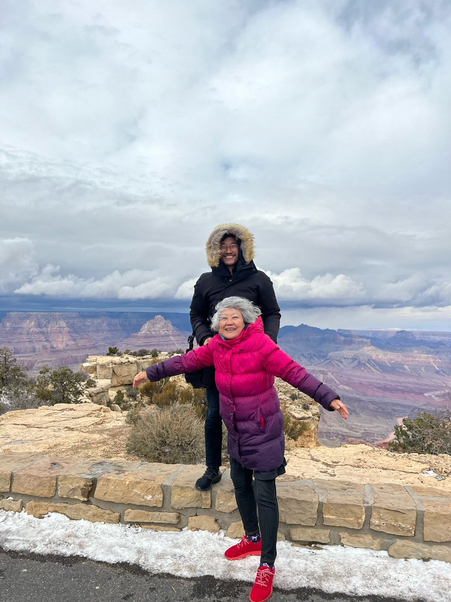 A2MMother's tweet photo. Scene: cold and windy day at The Grand Canyon…

Mom: I heavy. I’m not going to flying.

End Scene.

📷: @dchadreed 
#accordingtomymother https://t.co/FSB9HoSTUD