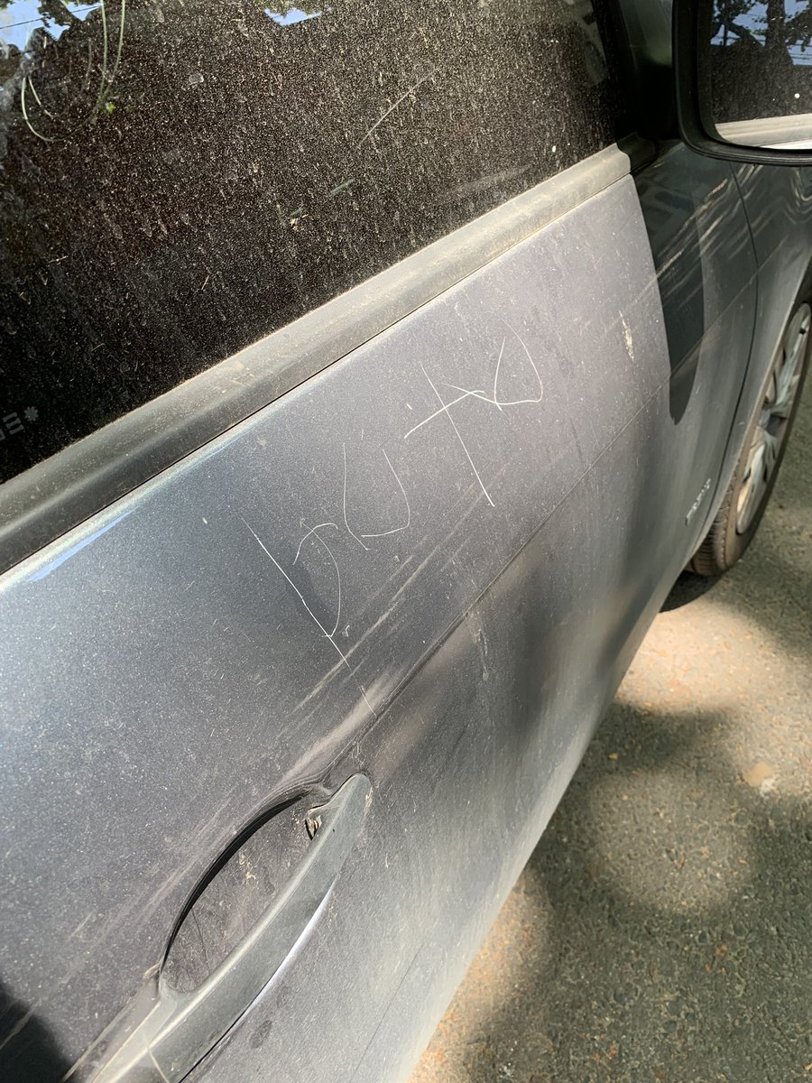 Tomass_F7's tweet photo. Al capo que me rayó, abolló el auto y pinchó la goma le comento que está bien estacionado hace +2 días, y que cuando llegué no había autos al rededor. Si tenés huevos pasame seguro para que arregle tu cagadon, “forro”.
Fray Justo de Oro 1900, Palermo. https://t.co/5FA4vevEW2