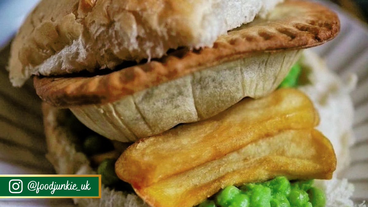 HollandsPies's tweet image. If there's one thing you have to try in 2022, it's a Wigan kebab! 🙌
Just look how glorious it looks in this pic from Food Junkie! 🤤