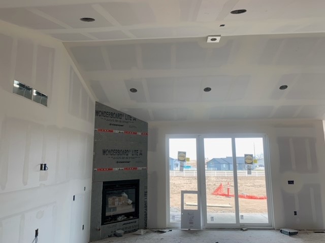 BakerBuildersCO's tweet photo. Things are moving along quickly on our custom home in Milliken, CO. The exterior of the house has been painted. Inside the drywall has been hung and textured. Cabinets and flooring are being installed, and the metal roof above the front porch is complete.

#contractor #customhome https://t.co/dPXEd0HsJp