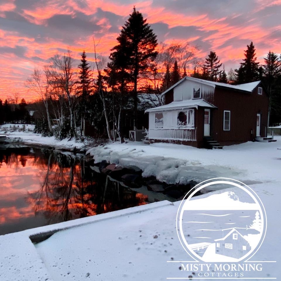 MHLinfo's tweet photo. At Misty Morning Cottages, stay in the cutest little cottage just steps away from the lake. ✨🌲 Explore nature, have fun on the water &amp; spend time with family against the backdrop of the breathtaking Moosehead Lake region! 
https://t.co/TUYEdFIsai
 📸: Misty Morning Cottages https://t.co/9agHYpk2Ai