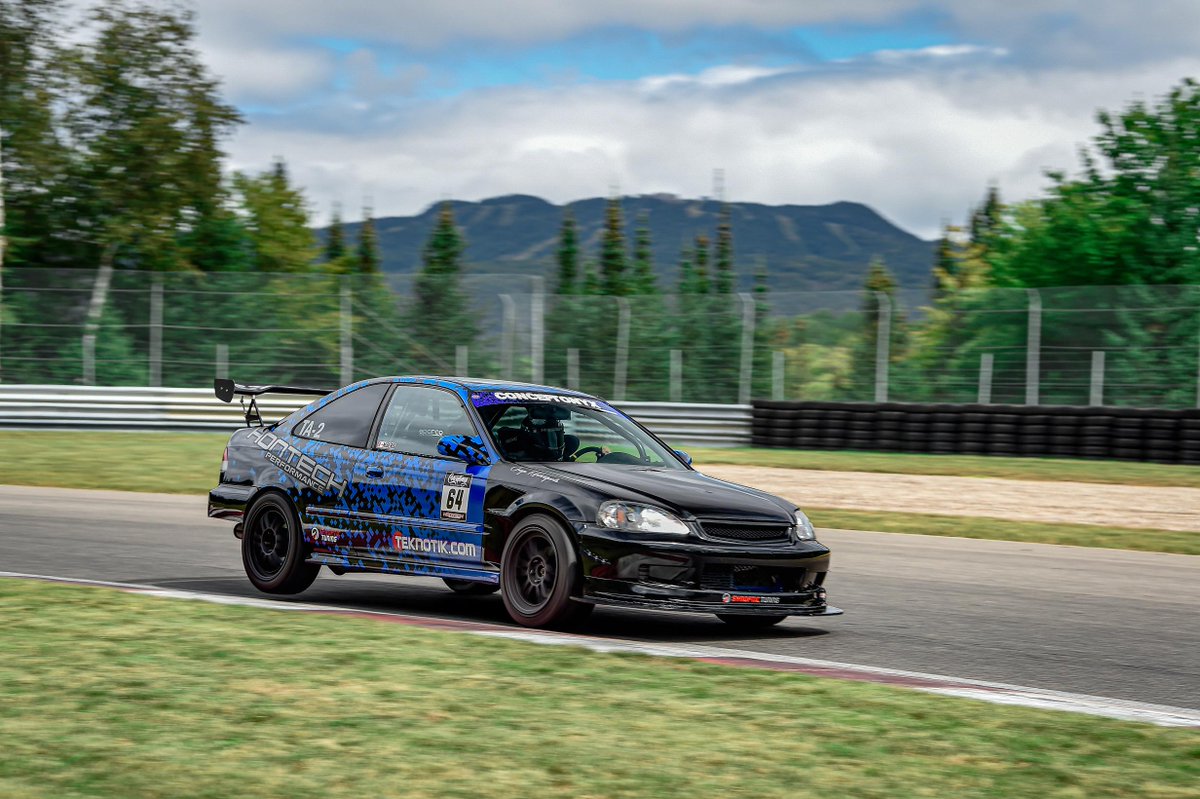 HondaCanada's tweet photo. @ simplyhonda actually owns 6 Honda's with her fiancee @ marc_blais24 but today we focus on three. A time attack Civic, daily driver Si and a Honda Pilot support vehicle. I know some are drooling already.
#Tunertuesday #timeattackcivic #dailycivicSi #pilotsupportvehicle https://t.co/XGlyIKpeLh