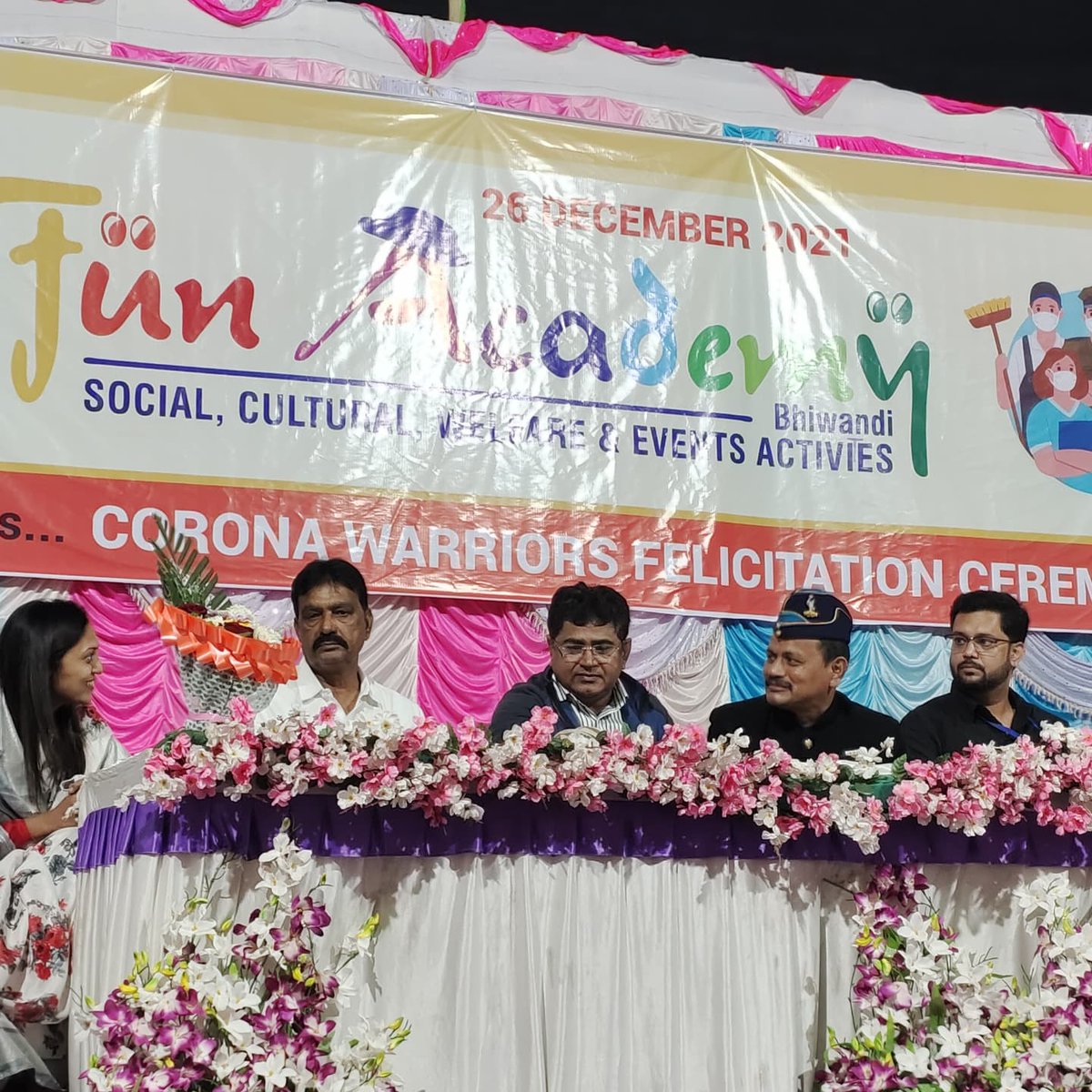 Drswatisingh29's tweet photo. Heartfelt thanks to #FunAcademy who recognized my work which I do for my sisters , not only on covid , I work for my sisters in every situation and will continue to do it, I do nothing different, only work for humanity, thank you again to all my helping hands
#Zindabad✊🏻 https://t.co/Unqc7Cd6U6