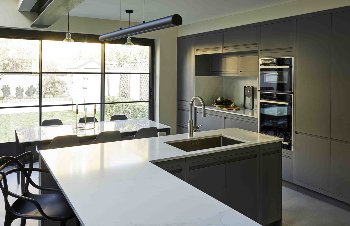 Dark cabinetry can create an instantly striking kitchen. The key to preventing the colour from dominating the space is to create the right balance of light and dark. 

Discover more of our Linear Edge range: bit.ly/2Zcyecl