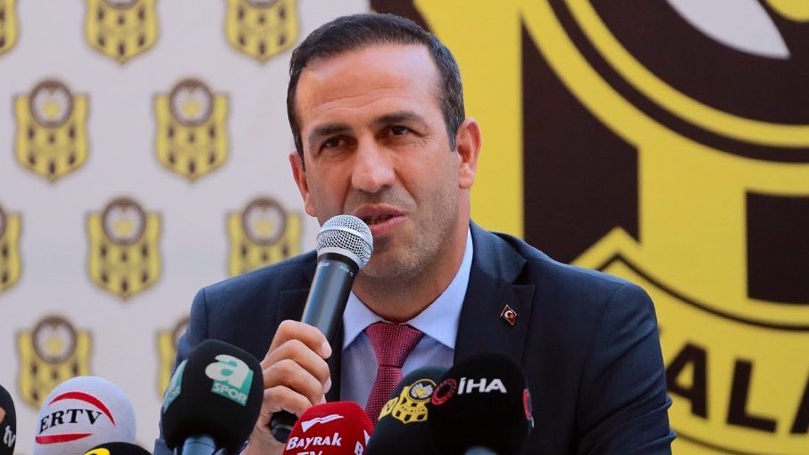 İnönü caddesinde yürümeye yüzün var mı ? 
3 sene öncesine kadar efsane başkandın şimdi ise ‘nefret’ başkan. Sen o koltuğu nasıl pislettiysen şimdi kalkamıyorsun. Kalkarsan pislik gözükecek değil mi ? Yazıklar olsun bu duruma müsade edenlere.. Malatya unutmaz..
#AdilGevrekİstifa