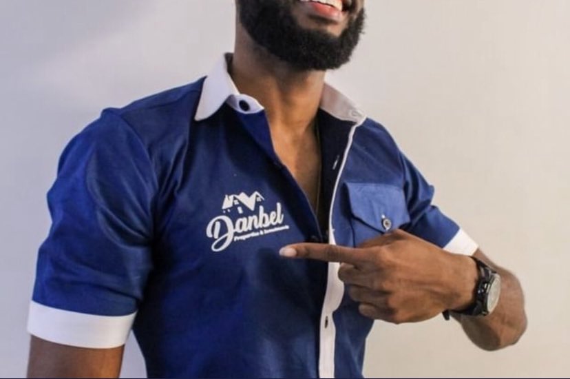 AyeeshaLiq's tweet image. Company uniform wey everybody wear button up, e reach some people turn, them still open chest 🚶‍♀️🚶‍♀️🚶‍♀️🚶‍♀️

CLOSE IT 🙃

CONGRATULATIONS EMMANUEL 
EMMANUEL X DANBEL 
#EmmanuelXDanbelproperties
#EmmanuelUmoh 
#EmmaRose