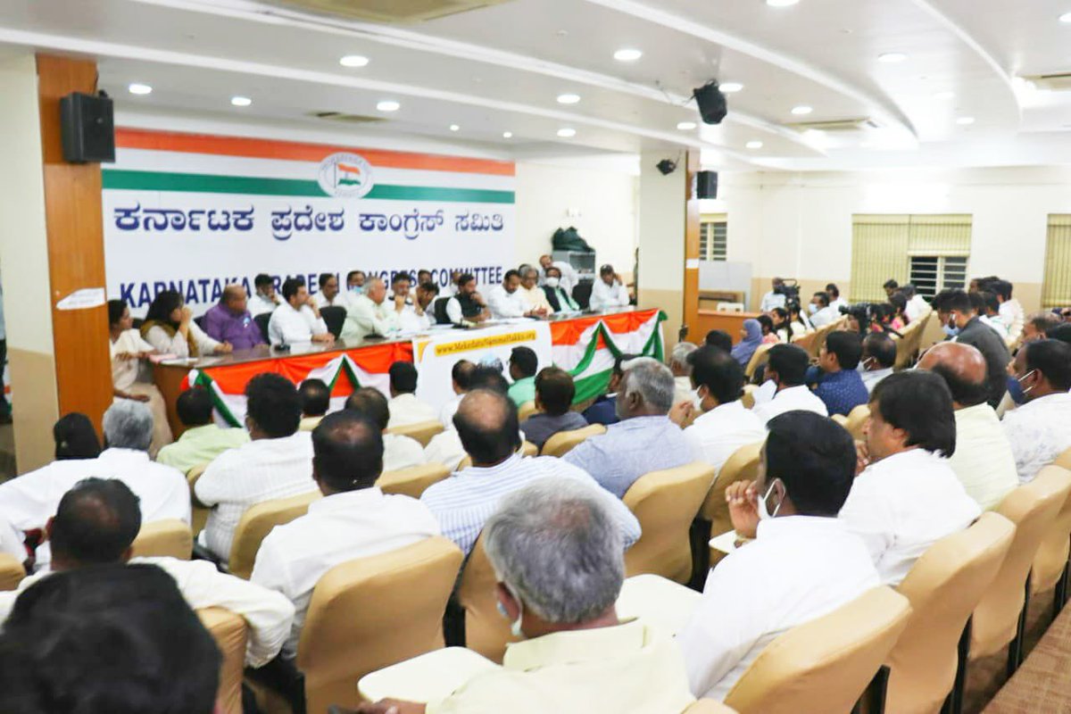 D K Shivakumar, President, KPCC (@kpccpresident) on Twitter photo 'ಮೇಕೆದಾಟು ಪಾದಯಾತ್ರೆ' ಸಂಬಂಧ ಬೆಂಗಳೂರು ನಗರ, ಗ್ರಾಮಾಂತರ ಪ್ರದೇಶದ ಹಾಲಿ ಮತ್ತು ಮಾಜಿ ಶಾಸಕರು, ಪರಾಜಿತ ಅಭ್ಯರ್ಥಿಗಳು ಮತ್ತಿತರ ಮುಖಂಡರೊಂದಿಗೆ ಸಮಾಲೋಚನೆ ನಡೆಸಲಾಯಿತು. ಕಾರ್ಯಾಧ್ಯಕ್ಷರಾದ <a href="/RLR_BTM/">Ramalinga Reddy</a>, <a href="/SaleemAhmadINC/">Saleem Ahmed</a>, ಸಂಸದರಾದ <a href="/DKSureshINC/">DK Suresh</a>, ಮಾಜಿ ಸಚಿವರಾದ <a href="/HMRevanna/">H M Revanna</a> ಸೇರಿದಂತೆ ಹಲವು ಮುಖಂಡರು ಉಪಸ್ಥಿತರಿದ್ದರು. 'ಮೇಕೆದಾಟು ಪಾದಯಾತ್ರೆ' ಸಂಬಂಧ ಬೆಂಗಳೂರು ನಗರ, ಗ್ರಾಮಾಂತರ ಪ್ರದೇಶದ ಹಾಲಿ ಮತ್ತು ಮಾಜಿ ಶಾಸಕರು, ಪರಾಜಿತ ಅಭ್ಯರ್ಥಿಗಳು ಮತ್ತಿತರ ಮುಖಂಡರೊಂದಿಗೆ ಸಮಾಲೋಚನೆ ನಡೆಸಲಾಯಿತು. ಕಾರ್ಯಾಧ್ಯಕ್ಷರಾದ <a href="/RLR_BTM/">Ramalinga Reddy</a>, <a href="/SaleemAhmadINC/">Saleem Ahmed</a>, ಸಂಸದರಾದ <a href="/DKSureshINC/">DK Suresh</a>, ಮಾಜಿ ಸಚಿವರಾದ <a href="/HMRevanna/">H M Revanna</a> ಸೇರಿದಂತೆ ಹಲವು ಮುಖಂಡರು ಉಪಸ್ಥಿತರಿದ್ದರು.