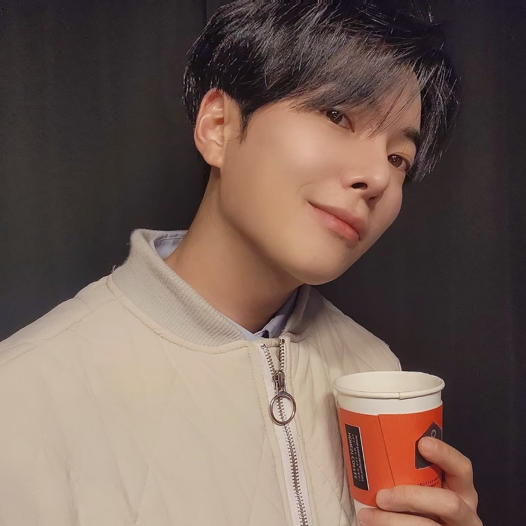 huna126's tweet photo. 춥지? https://t.co/DPadVLv3mv