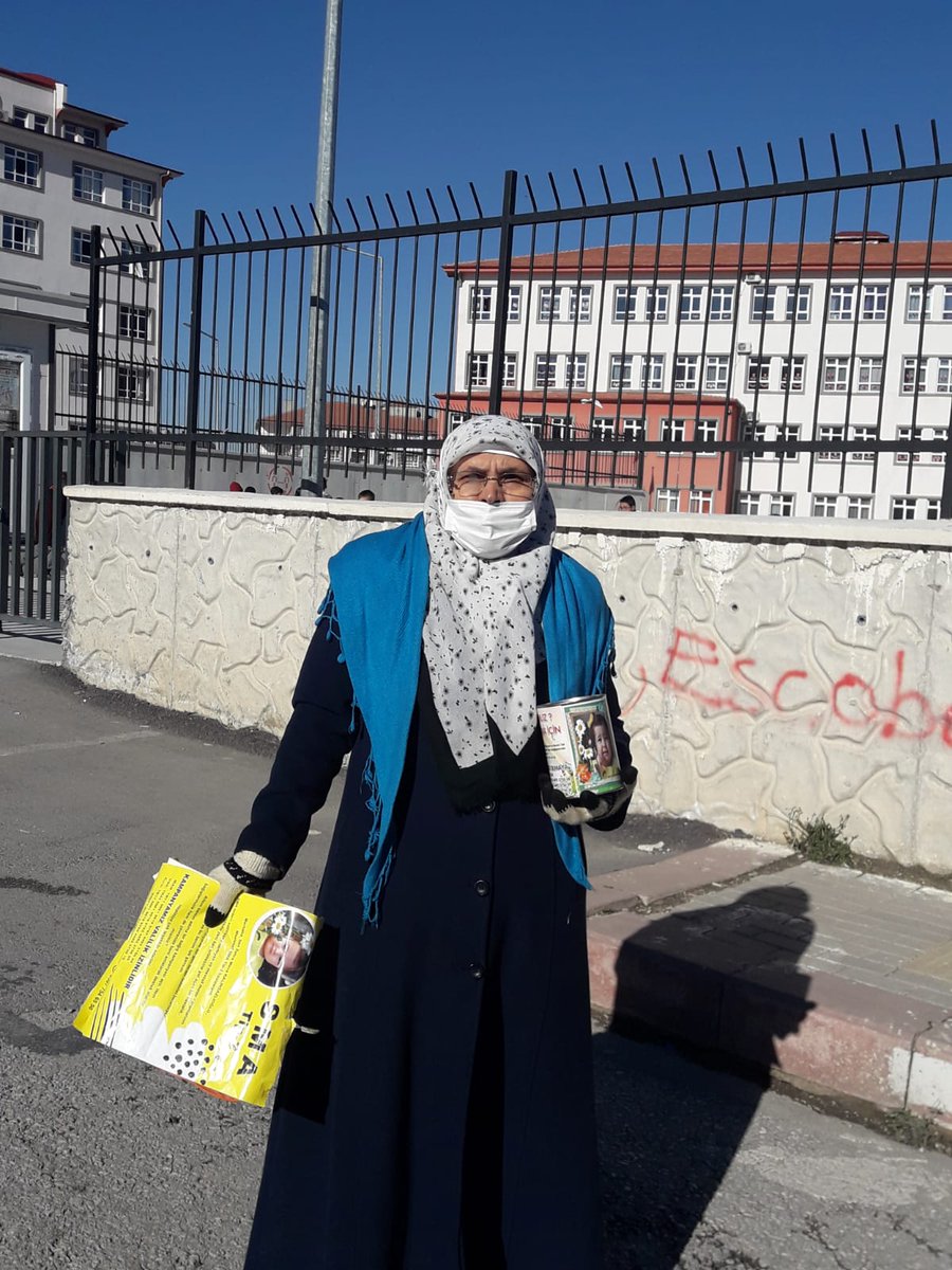 emreeesakar's tweet photo. Bu teyzemiz de yollar da ZehraMeva Başaracak  demek için @meva_yasasin
#ReisleBasEdemezsiniz 
#YolumuzMilliBeka 
#Zolgensma https://t.co/Ba3fz6ymIg