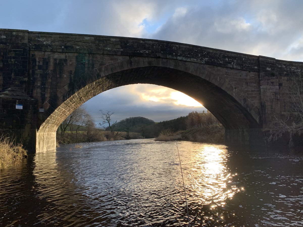loughbhoy's tweet photo. Last cast of 2021 #RiverHodder #GraylingFishing https://t.co/3SRjMGz3dl