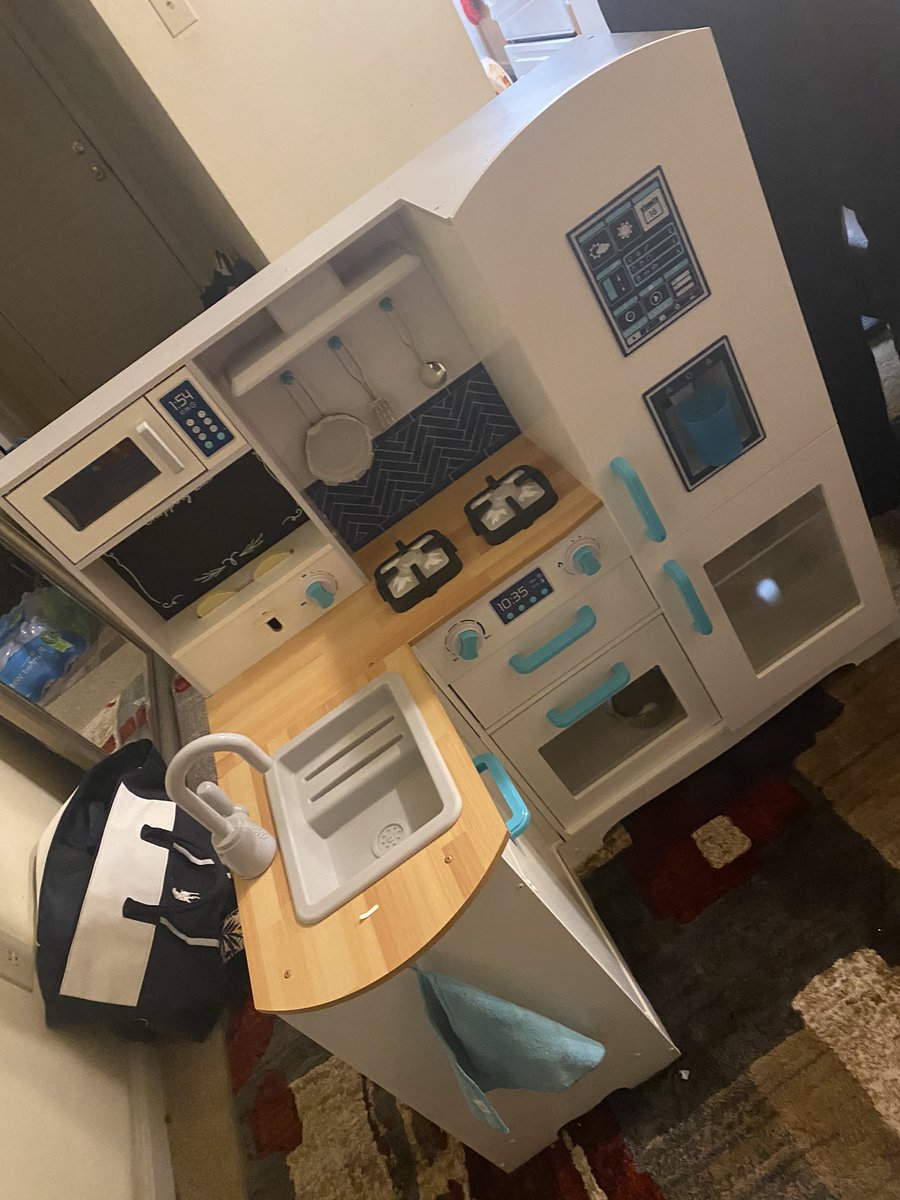 mz_maryjane's tweet photo. I heard yβall had a problem with kitchen sets β¦.welp #boychef https://t.co/O7EJTdSJcm
