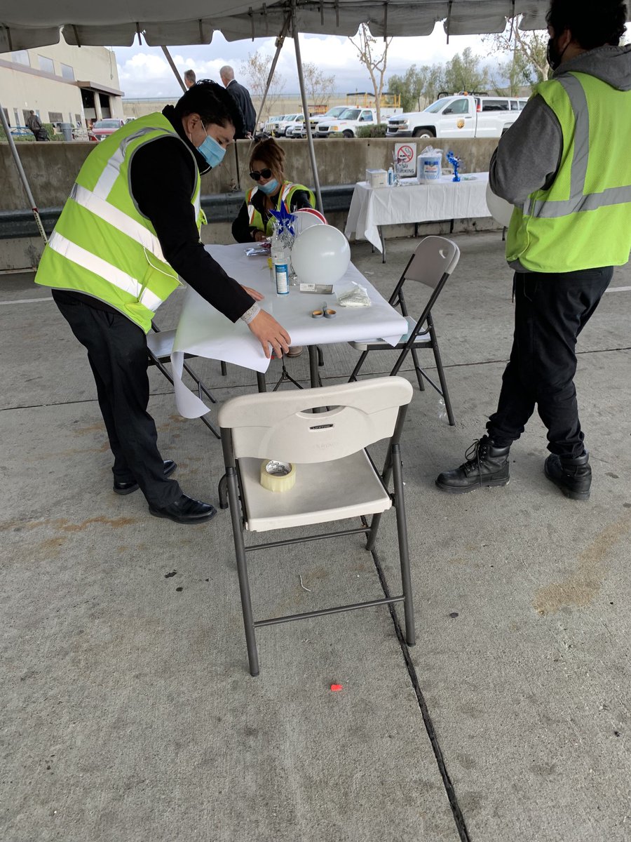 Recognition preparation. Getting ready for a thank you celebration for the Ontario Morning Ramp. Not only did the group have an outstanding peak season, they also did it injury free. ⁦<a href="/DayRampWellness/">ONT Day Ramp Safety</a>⁩ ⁦<a href="/jpaloupsair/">John Palo</a>⁩ ⁦<a href="/Cesar_Arambula_/">Cesar Arambula</a>⁩