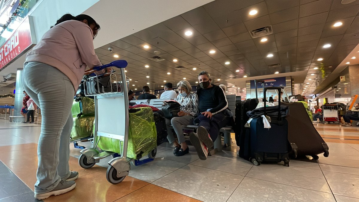 ReporteYa's tweet photo. #28Dic #Varados #Conviasa 
 Más de 300 venezolanos están varados en el aeropuerto de Argentina https://t.co/3xxyQL8dM2 https://t.co/IRVxu4LwMY
- @esreviral