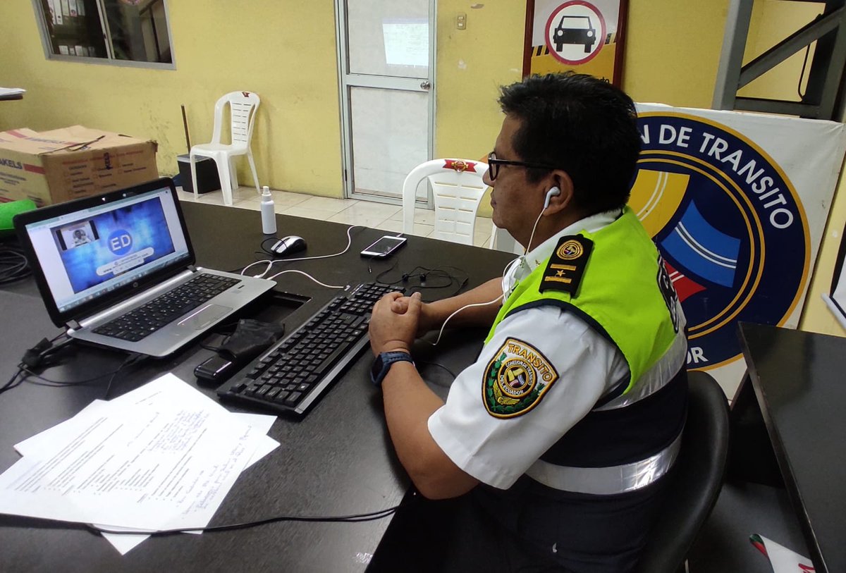 CTEcuador's tweet photo. En entrevista en @EcEnDirecto, Crnel. Nelson Rivera informa que se imparte conocimientos de educación y seguridad vial a alrededor de 2.000 estudiantes de 2do y 3ero de bachillerato.

#VamosBienCTE 
#JuntosLoLogramos https://t.co/5JxPCqEklC