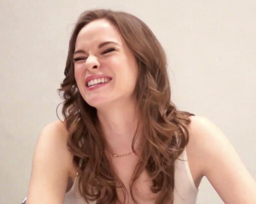 comfrtdanielle's tweet photo. 💭 thinking about danielle panabaker’s cute nose scrunch https://t.co/FgBWysBQT8