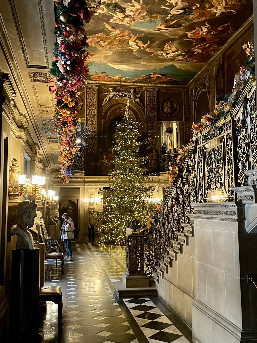 RichMacpherson's tweet photo. Amazing day exploring #Christmas at @ChatsworthHouse in Derbyshire 🎄 Well worth a visit over the festive period! Incredible decorations in a stunning venue! #holidayseason #festivetravel #deckthehalls https://t.co/tRJjJpaz21